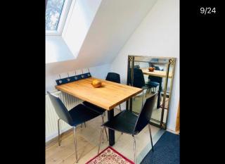 Central Villa Apartment with free parking for long stays - 6