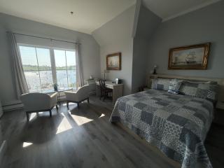 Lunenburg Arms Hotel - 4
