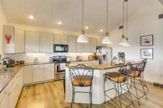 Lakefront NOLA Home w/ Hot Tub & Views! - 3