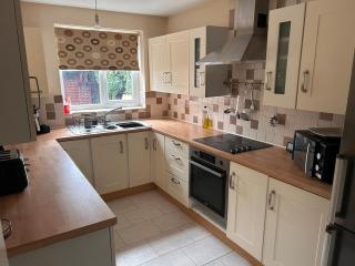 Lakeside 3 bed , QMC ,UNI sleeps 5 - 7