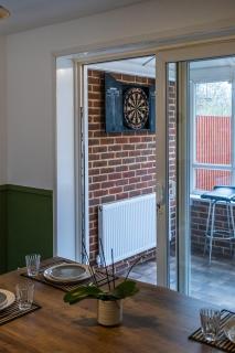 Modern home ideal for long stays Free Parking - 3