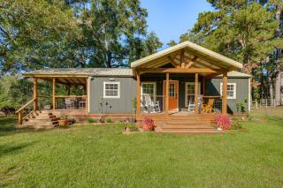 On 80 Acres! Serene Orchard Farm Stay in Lumberton - 0