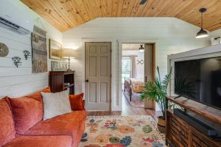 On 80 Acres! Serene Orchard Farm Stay in Lumberton - 3