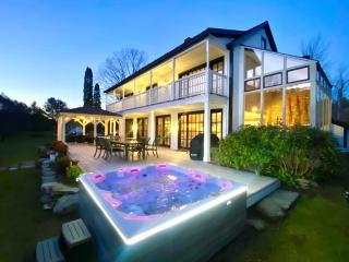 The Manor-Stunning Modern Farmhouse with Hot Tub - 7