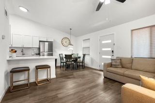 Austin Modern King Suite West Campus area Great Austin Getaway! - 7