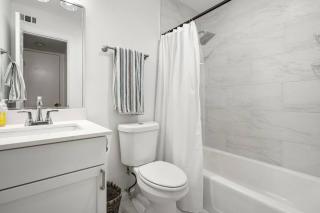 Austin Modern King Suite West Campus area Great Austin Getaway! - 3