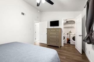 Austin Modern King Suite West Campus area Great Austin Getaway! - 4