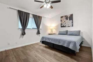 Austin Modern King Suite West Campus area Great Austin Getaway! - 5