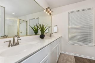 Immaculate 3BR close to Lake with Game Room Comfortably sleeps 8! - 1