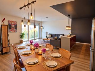 Beautiful City Apartment with free parking - 7