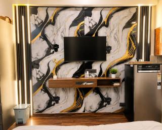 Luxe Retreat - 1