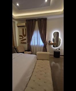 Mohills Apartments - 1