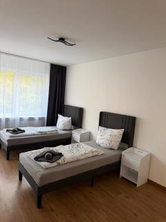 Schöne vollausgestattete 4 Zimmer Wohnung Apartment mit Terrasse und Garten in Hannover Sehnde - 0