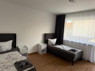 Schöne vollausgestattete 4 Zimmer Wohnung Apartment mit Terrasse und Garten in Hannover Sehnde - 9