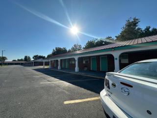 Motel Jesup Near US 301 - 3