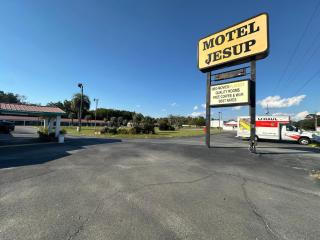 Motel Jesup Near US 301 - 0