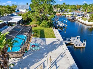 Cozy Oasis Screened Pool Picturesque Water Canal Views! - 8