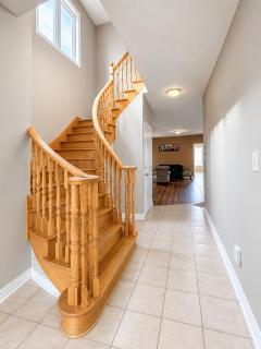 Private Queen Bedroom with Mini Fridge, Workspace & Dresser in Brampton Shared Home - 3 Baths, Full Kitchen, WiFi, Laundry & Deck - Near GO Station, Ideal for Work & Study! - 4