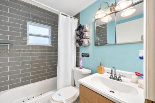 Cozy Oasis Screened Pool Picturesque Water Canal Views! - 1