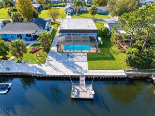 Cozy Oasis Screened Pool Picturesque Water Canal Views! - 6