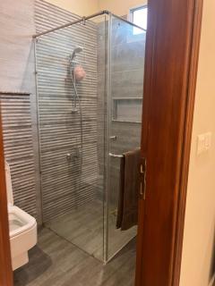 Secured beautiful 2 bed lounge condo - 8