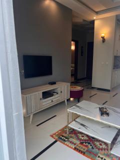 Secured beautiful 2 bed lounge condo - 1