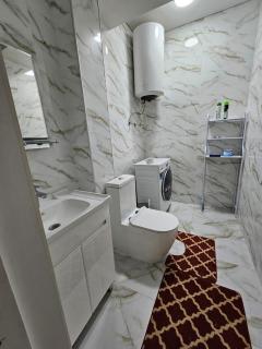 Spacious & Bright 2-Bedroom Apartment near Park - 6