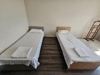Spacious & Bright 2-Bedroom Apartment near Park - 3