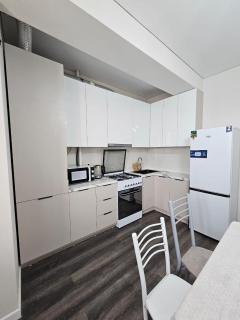 Spacious & Bright 2-Bedroom Apartment near Park - 1