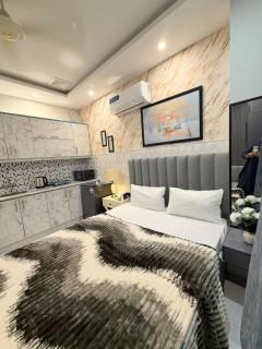 AeroStay Studio, Work & Chill, Near Airport - 0