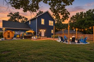 Indy Escape - Sauna Hot Tub Firepit & Games - 0