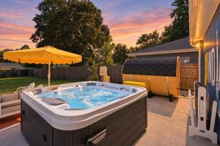 Indy Escape - Sauna Hot Tub Firepit & Games - 9
