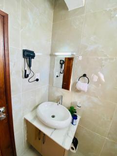 Sea View 4br AC &Pool 3 Min Walk to Beach All Ensuite - 4