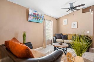 Spacious 4BR Family Home - Near Disney - Sleeps 8 - 8