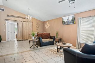 Spacious 4BR Family Home - Near Disney - Sleeps 8 - 6