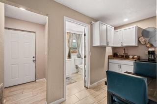 Spacious 4BR Family Home - Near Disney - Sleeps 8 - 5