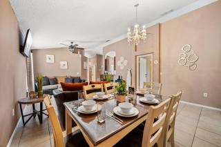Spacious 4BR Family Home - Near Disney - Sleeps 8 - 2