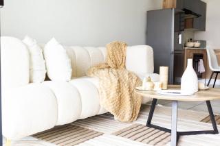 Relaxing 2BR Escape w/ fast WiFi Near Sandton - 5