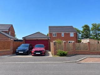 Plush, Peaceful, Air Conditioned Double Bedroom and Private Bathroom In Coxhoe, Durham - 9