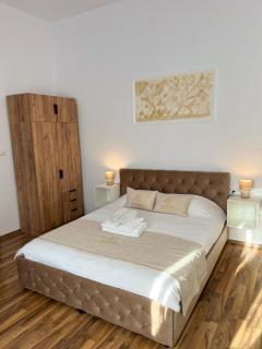 November Downtown Studio - Lugoj - 9