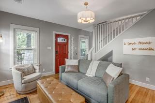Minutes to SoCo - Sleeps 10 w Studio Near DT - 4