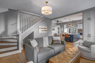 Minutes to SoCo - Sleeps 10 w Studio Near DT - 1