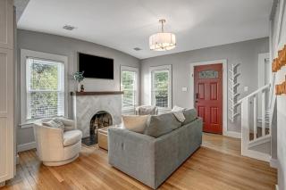 Minutes to SoCo - Sleeps 10 w Studio Near DT - 3