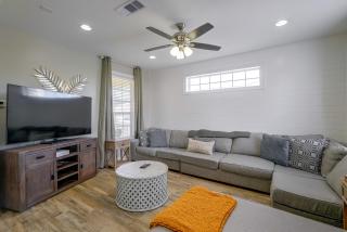 'Bailey's Beach House Retreat' w/ Game Room! - 6