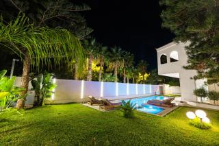 Luxury Villa with Pool, BBQ & Garden in Vouliagmeni - Atenas - 9