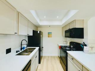 Spacious 700 Sq Ft 1BR Near Strip with View - 5