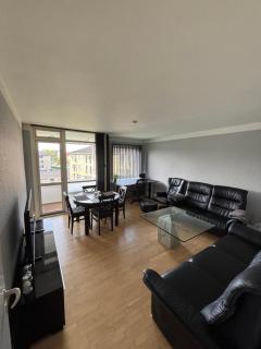 Luxury Apartment with Balcony, King Bed Free Parking 10 Min to Copenhagen Centre - 0
