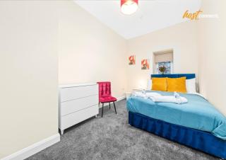 2 Bed Flat Sleeps 4 With Parking in Fife - 9