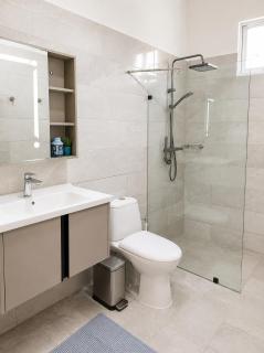 Premium 2BR 2BA Beachfront Terrace AC Parking WiFi - 8