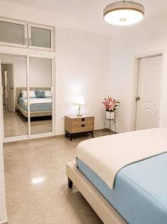 Premium 2BR 2BA Beachfront Terrace AC Parking WiFi - 4